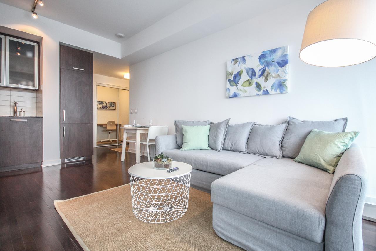 Sarkar Suites - Entertainment District โตรอนโต ภายนอก รูปภาพ