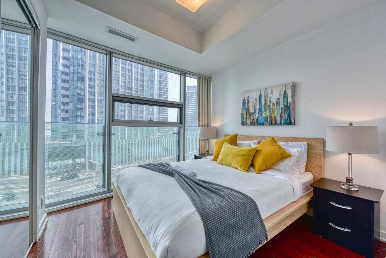 Sarkar Suites - Entertainment District โตรอนโต ภายนอก รูปภาพ