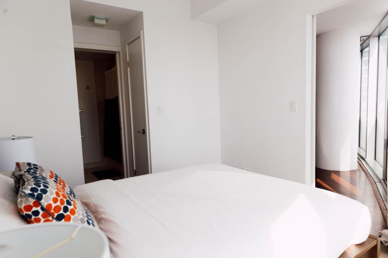 Sarkar Suites - Entertainment District โตรอนโต ภายนอก รูปภาพ