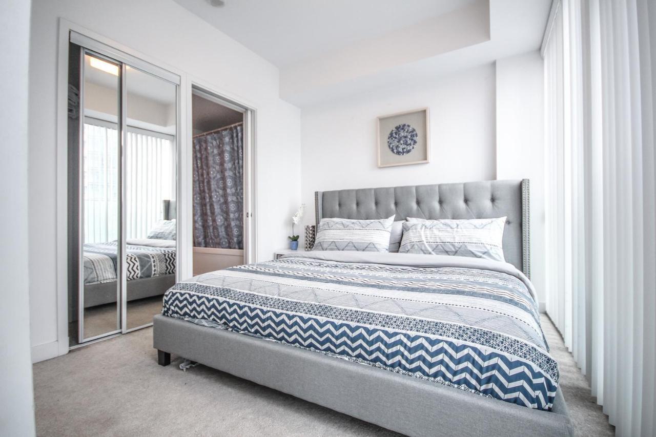 Sarkar Suites - Entertainment District โตรอนโต ภายนอก รูปภาพ