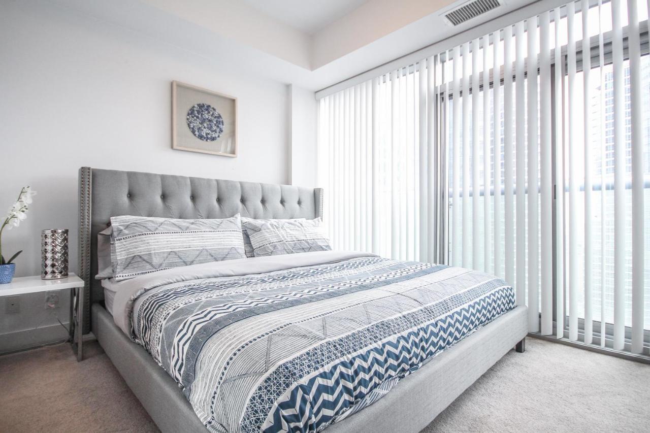 Sarkar Suites - Entertainment District โตรอนโต ภายนอก รูปภาพ