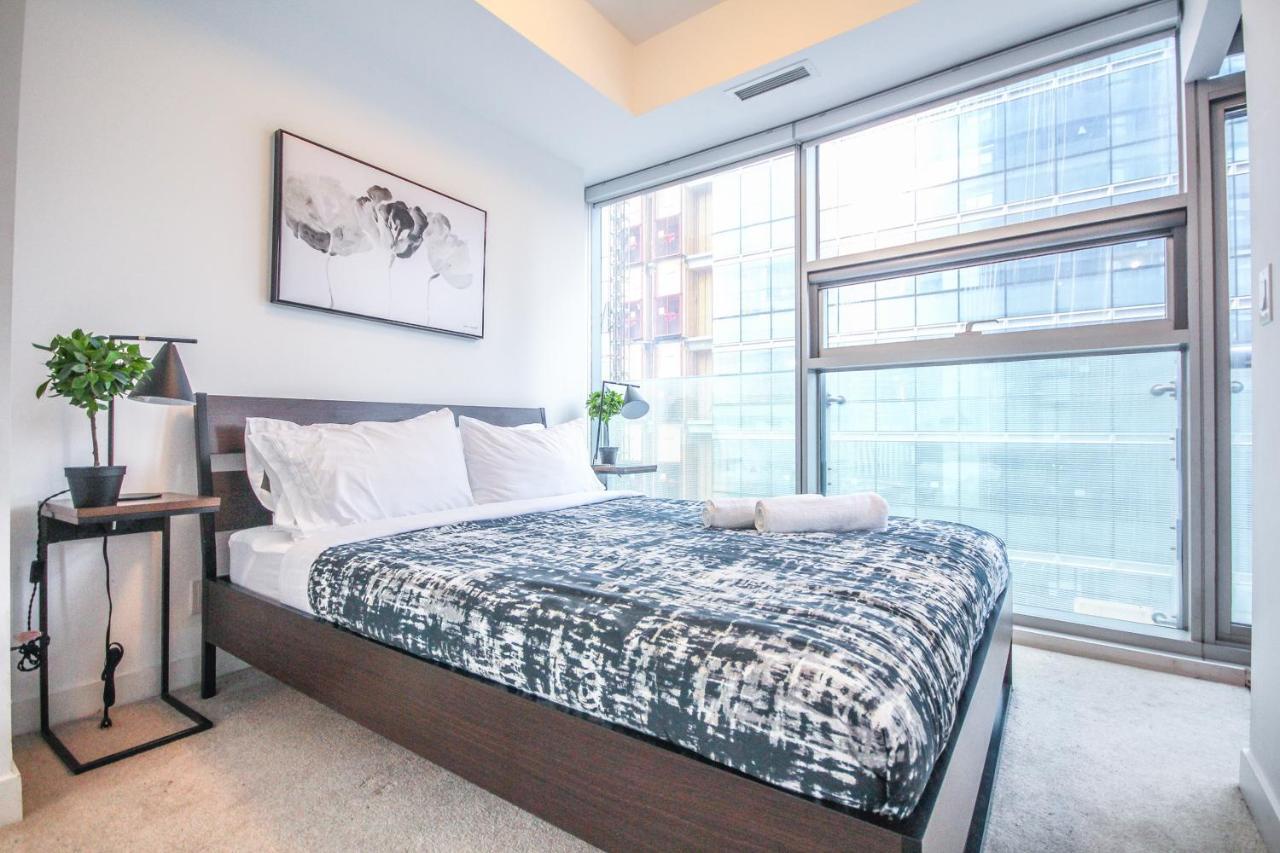Sarkar Suites - Entertainment District โตรอนโต ภายนอก รูปภาพ