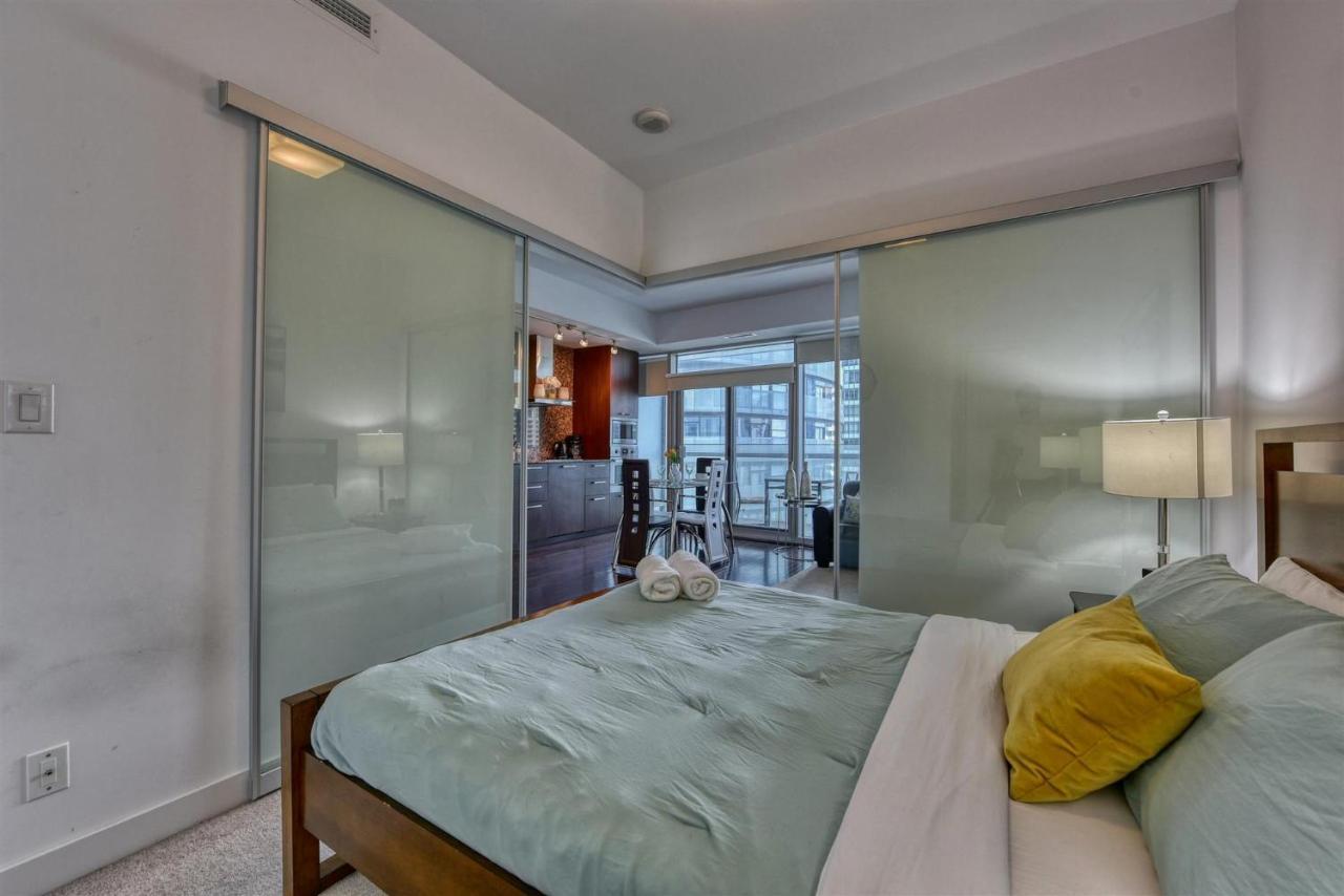 Sarkar Suites - Entertainment District โตรอนโต ภายนอก รูปภาพ