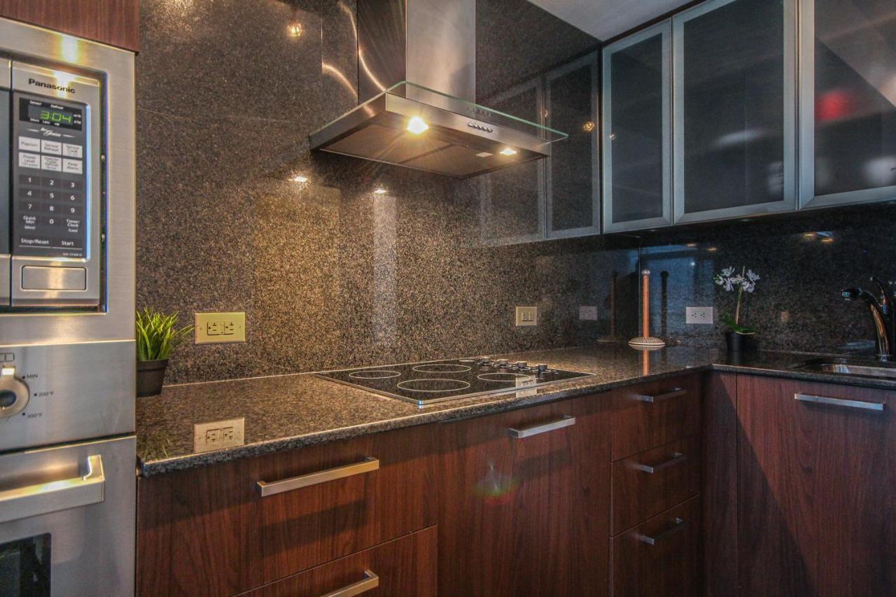 Sarkar Suites - Entertainment District โตรอนโต ภายนอก รูปภาพ