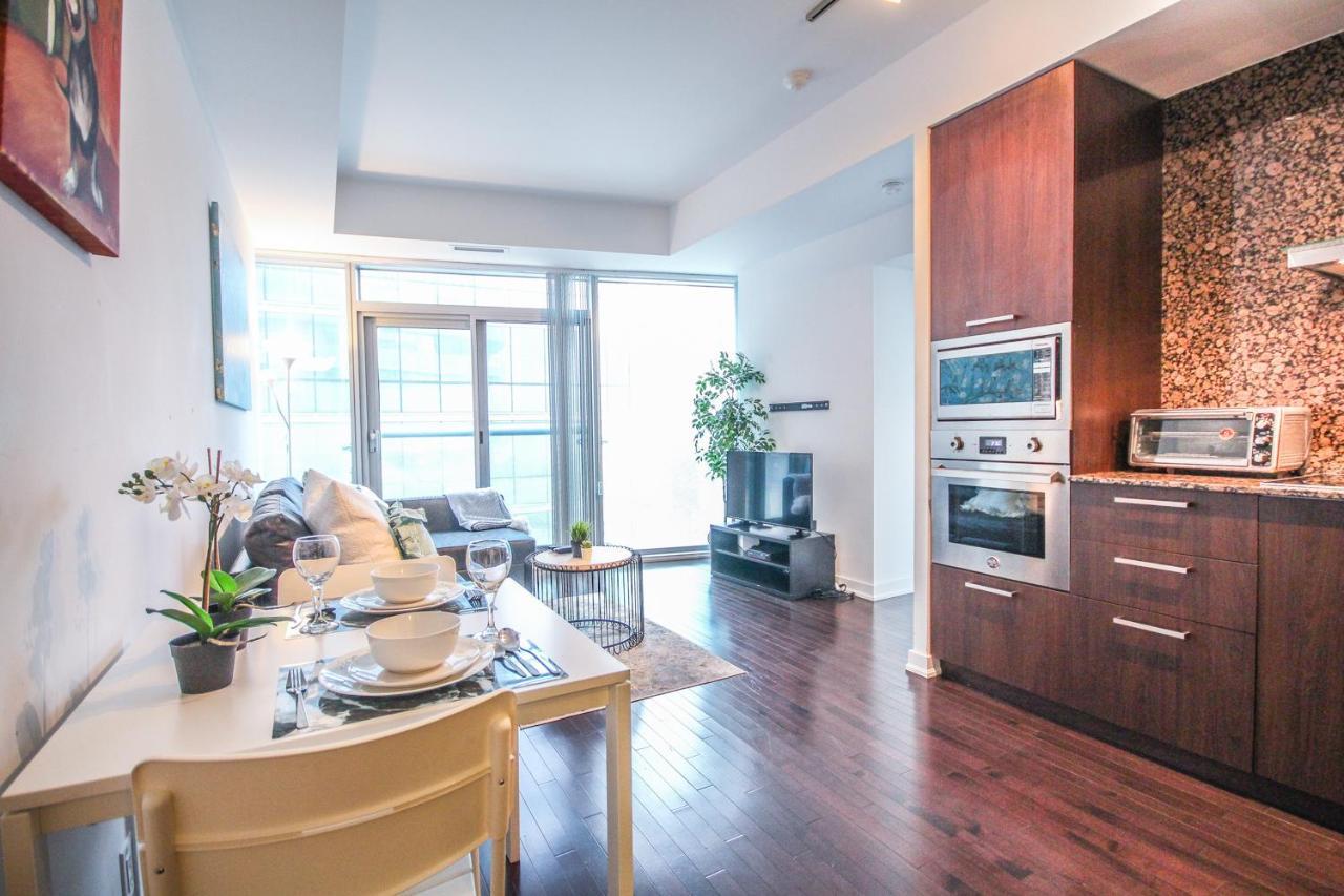 Sarkar Suites - Entertainment District โตรอนโต ภายนอก รูปภาพ